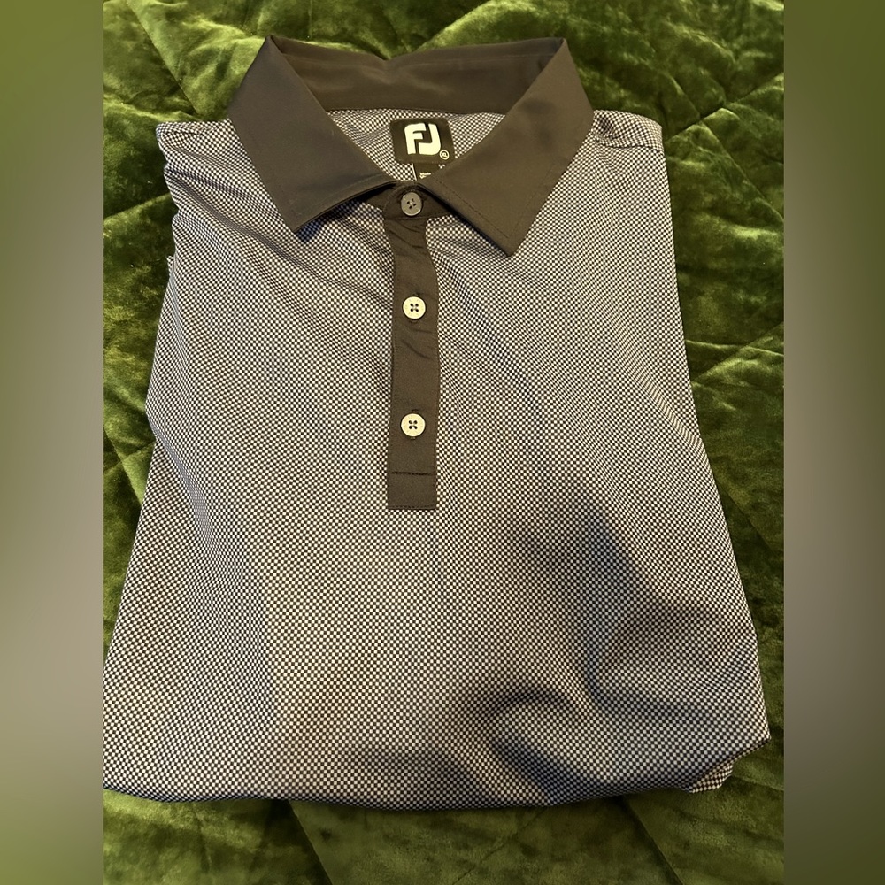 XL Foot joy golf shirt. Like new. Subtle black diamond pattern black collar.